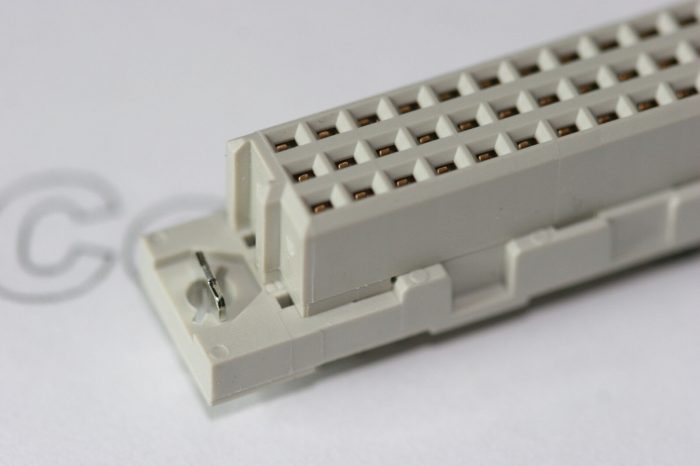 8-1393640-9 Tyco DIN 41612 Backplane Connector 96 Pin Female Straight - Image 2