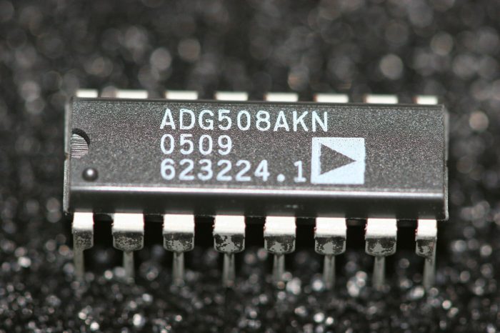ADG508AKN CMOS 8 Channel Analog Multiplexer ADG508