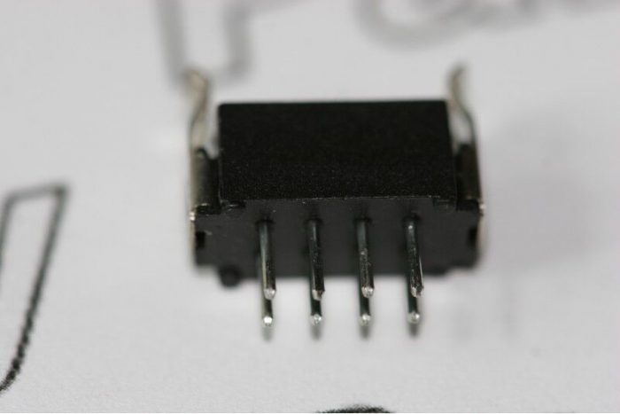 M80-8670822 Harwin 8 Way DIL Vertical Male Latched Header - Image 3