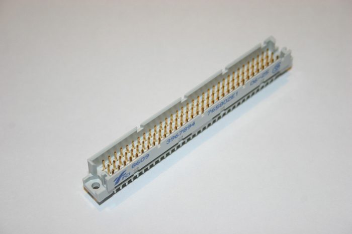 96 Way DIN 41612 Backplane Connector Straight Solder PCB Mounting 3 Row FCI