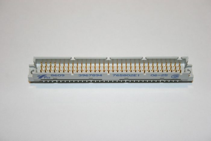 96 Way DIN 41612 Backplane Connector Straight Solder PCB Mounting 3 Row FCI - Image 5