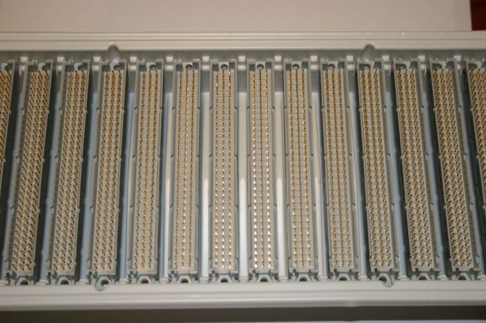 96 Way DIN 41612 Backplane Connector Straight Solder PCB Mounting 3 Row FCI - Image 3
