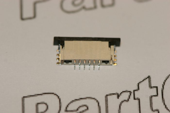 TE Connectivity 84952-6 FPC Connector SMT 1mm 6 Way Right Angled