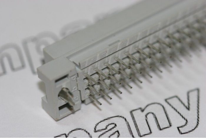 86093968114H65V1 FCI 96 Way Straight Connector Thick PCB - Image 3