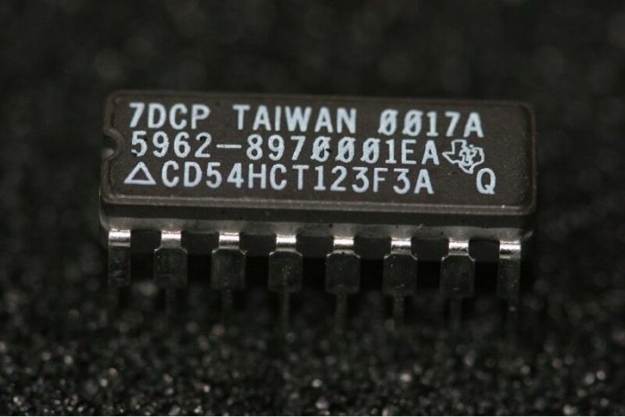 CD54HCT123F3A Texas Instruments Dual Retriggerable Monostable Multivibrators