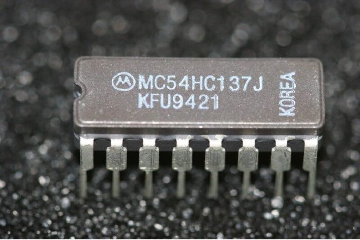 MC54HC137J Motorola 8-Line Digital Demultiplexer