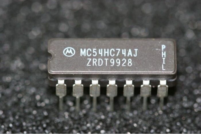 MC54HC74AJ Motorola Dual D Flip-Flop with Set and Reset