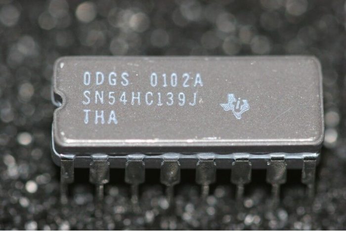 SN54HC139J Texas Instruments Dual 2 to 4 Line Decoder / Demultiplexer