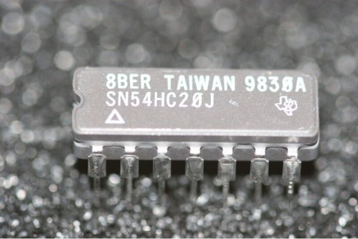 SN54HC20J Texas Instruments Dual 4-Input NAND Gate