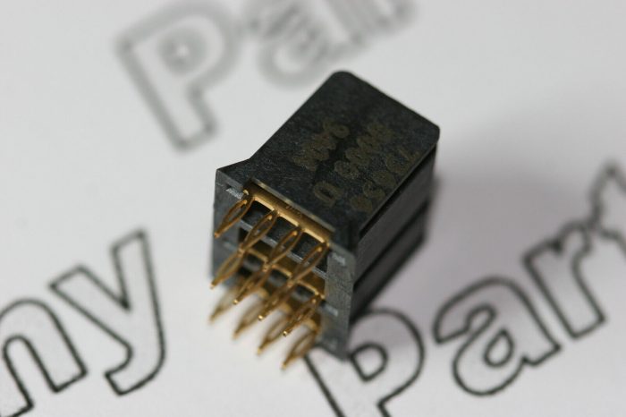 736560000 Molex HDM Power Connector Female 3 Blade Socket - Image 2