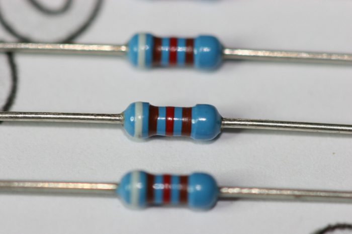 9K1 1% Metal Film Resistor 0.6W 350V 50PPM LR1 Neohm - Image 2